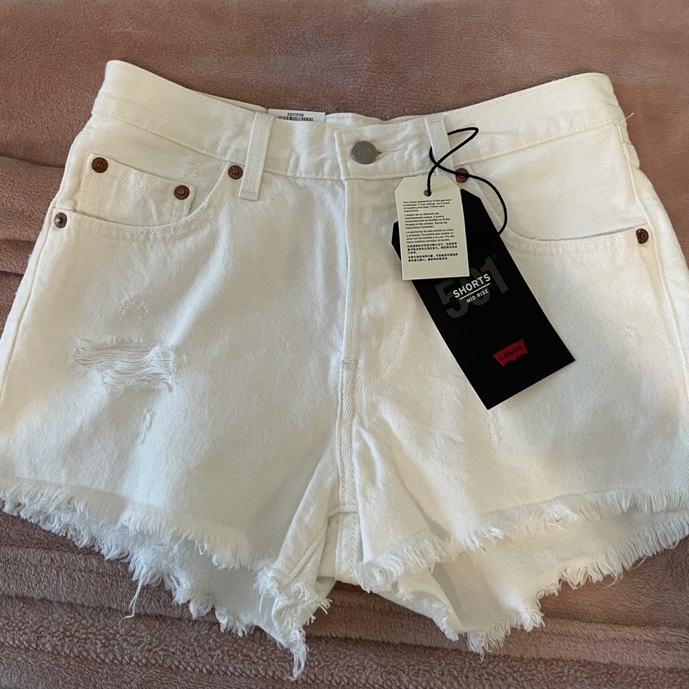 Levi’s 501 Mid Rise Shorts Distressed Wedgie fit